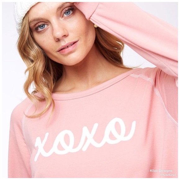 🛍LAST 1! Oversized Graphic XOXO 💋 Sweatshirt! - Picture 5 of 5